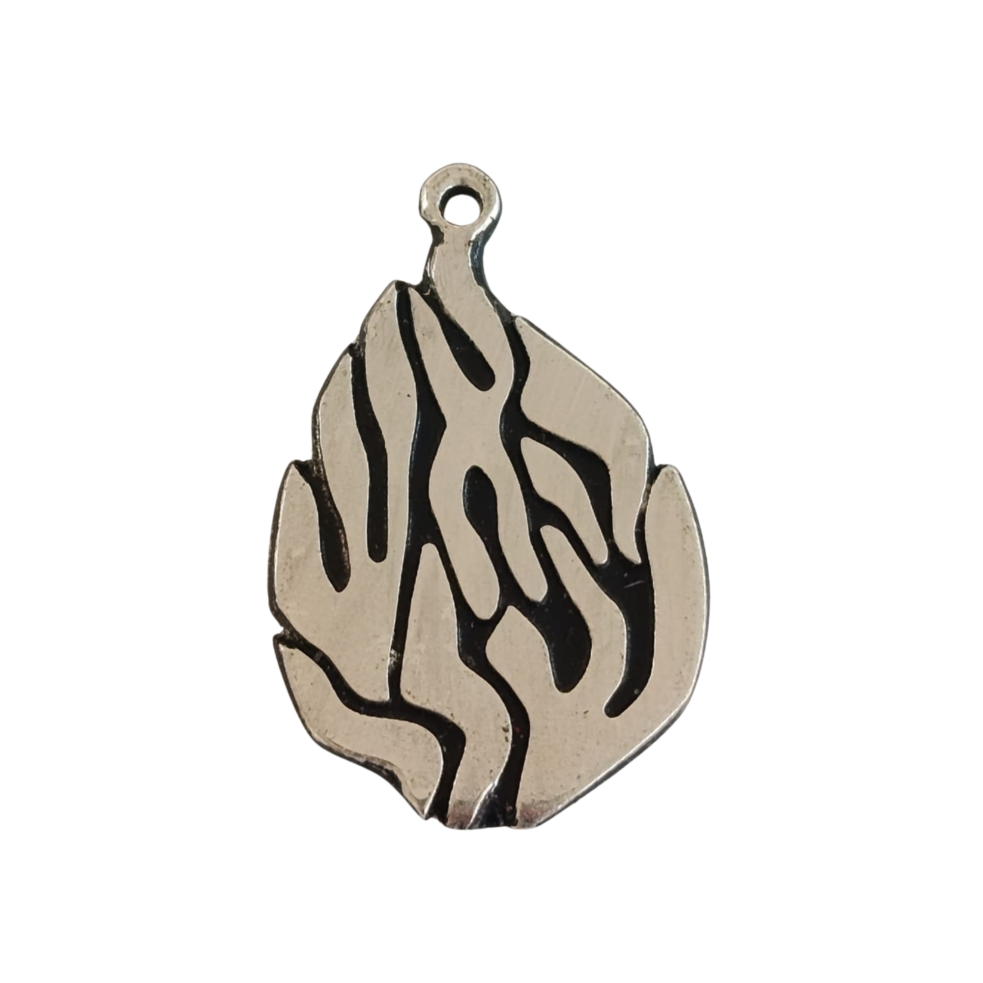 Collier Aesh Shéli Argent Sur Fond Noir grand modèle sur chaîne argent