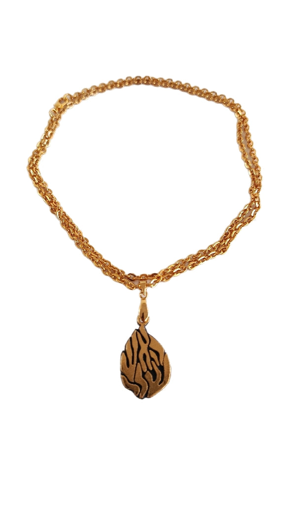 Collier Aesh Shéli Doré sur fond noir petit modèle sur chaîne dorée