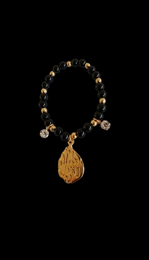 Bracelet Aesh Shéli Doré avec Perles Onyx noires et Charms